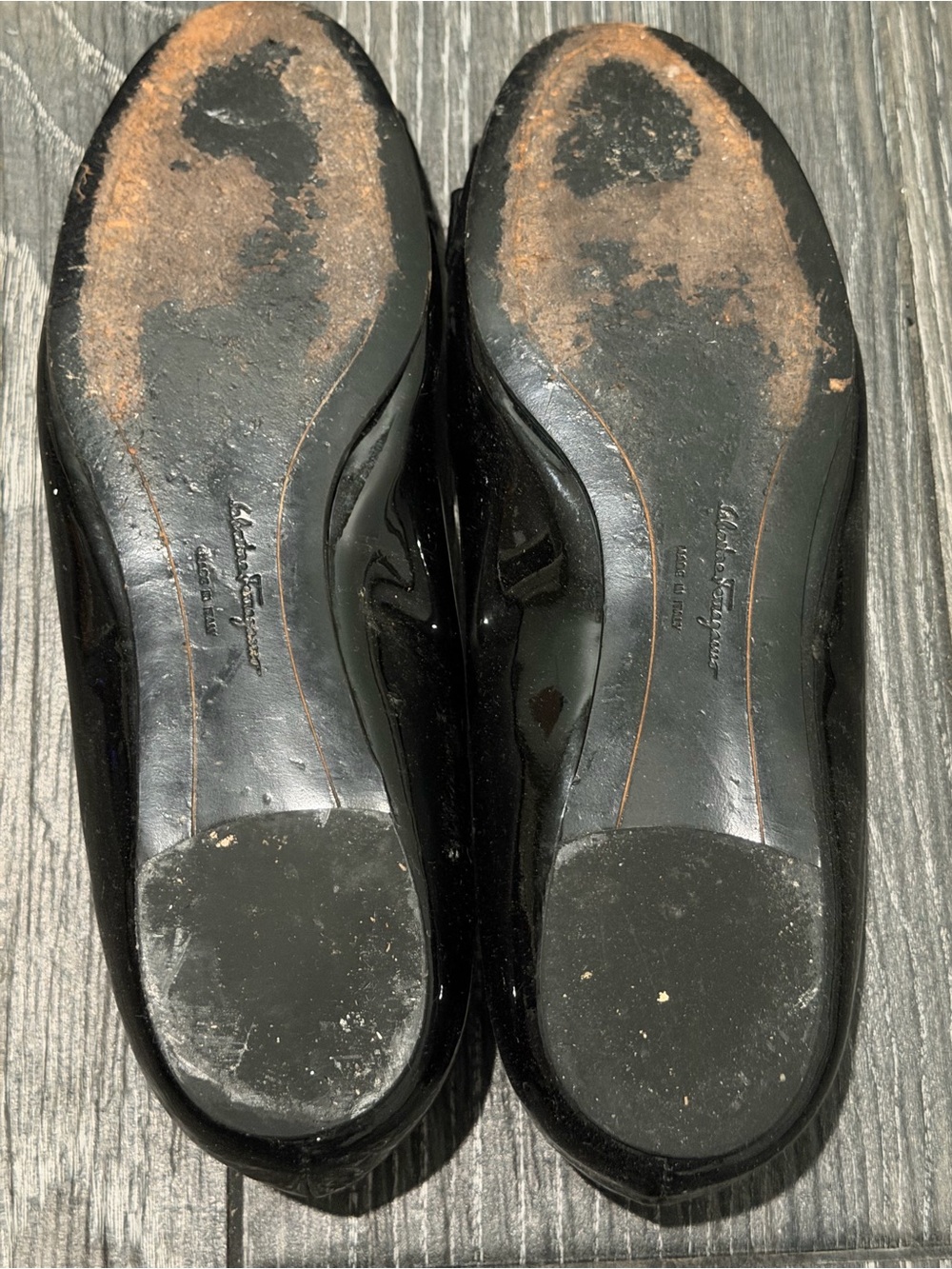 Salvatore Ferragamo Black Patent Vara Bow Flats - Picture 3 of 6